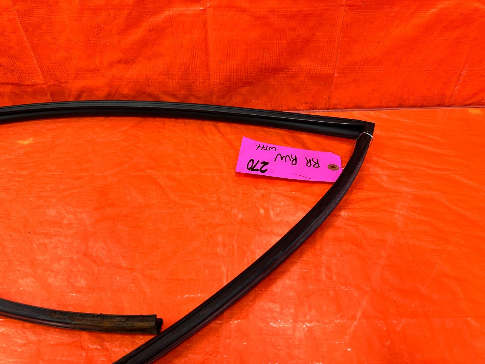 06 11 CIVIC 4D SEDAN   PASSENGER RIGHT REAR WEATHER STRIP RUN CHANNEL OEM #2705