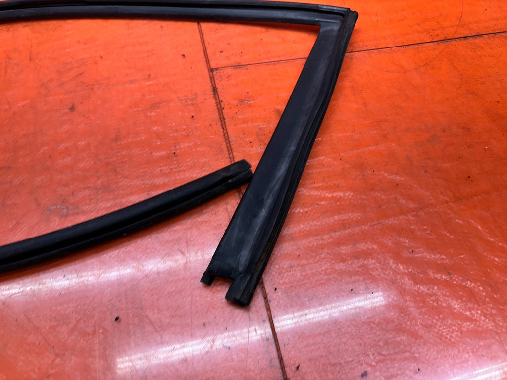 97 01 HONDA PRELUDE 2.2L DRIVER LEFT DOOR WINDOW UPPER WEATHER STRIP OEM #3365
