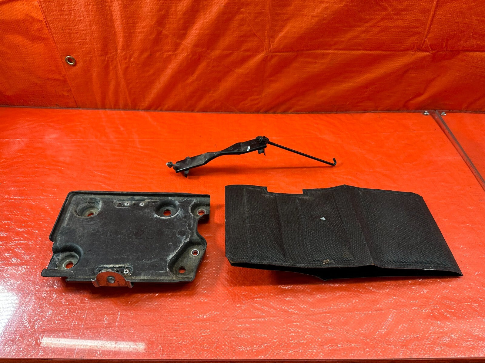 16 20 INFINITI Q50 & Q60 3.0L BATTERY TRAY MOUNTING BRACKET W/ TIE DOWN OEM #2150
