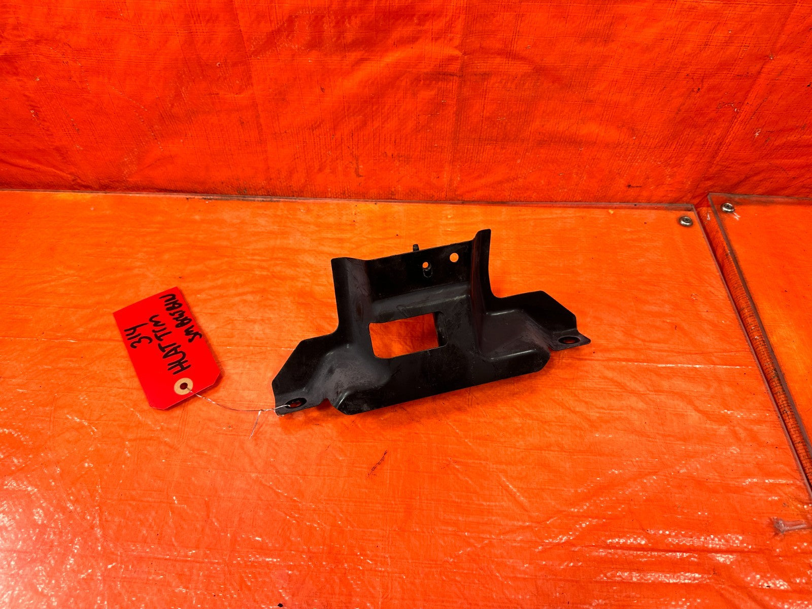 14 23 INFINITI Q50   CENTER RADIATOR SUPPORT BRACKET   OEM #3140