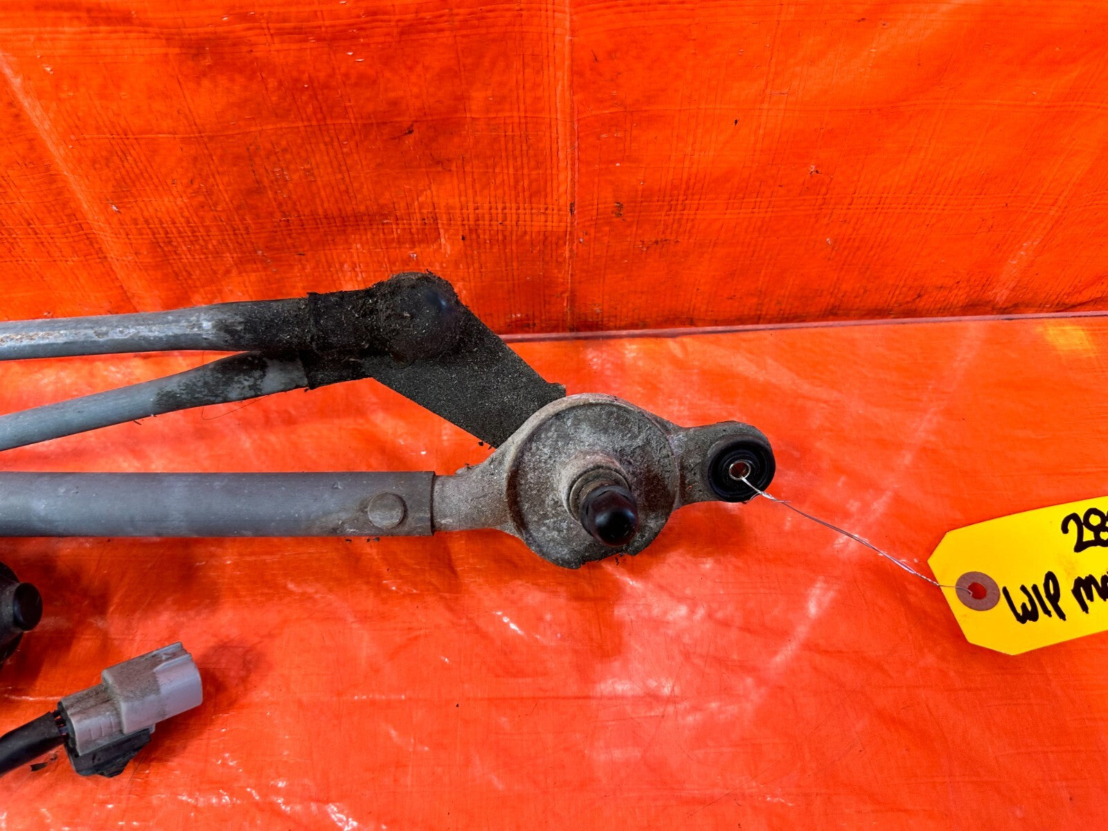 02 10 LEXUS SC430   WINDSHIELD WIPER MOTOR W/ LINKAGE   OEM FACTORY #2885