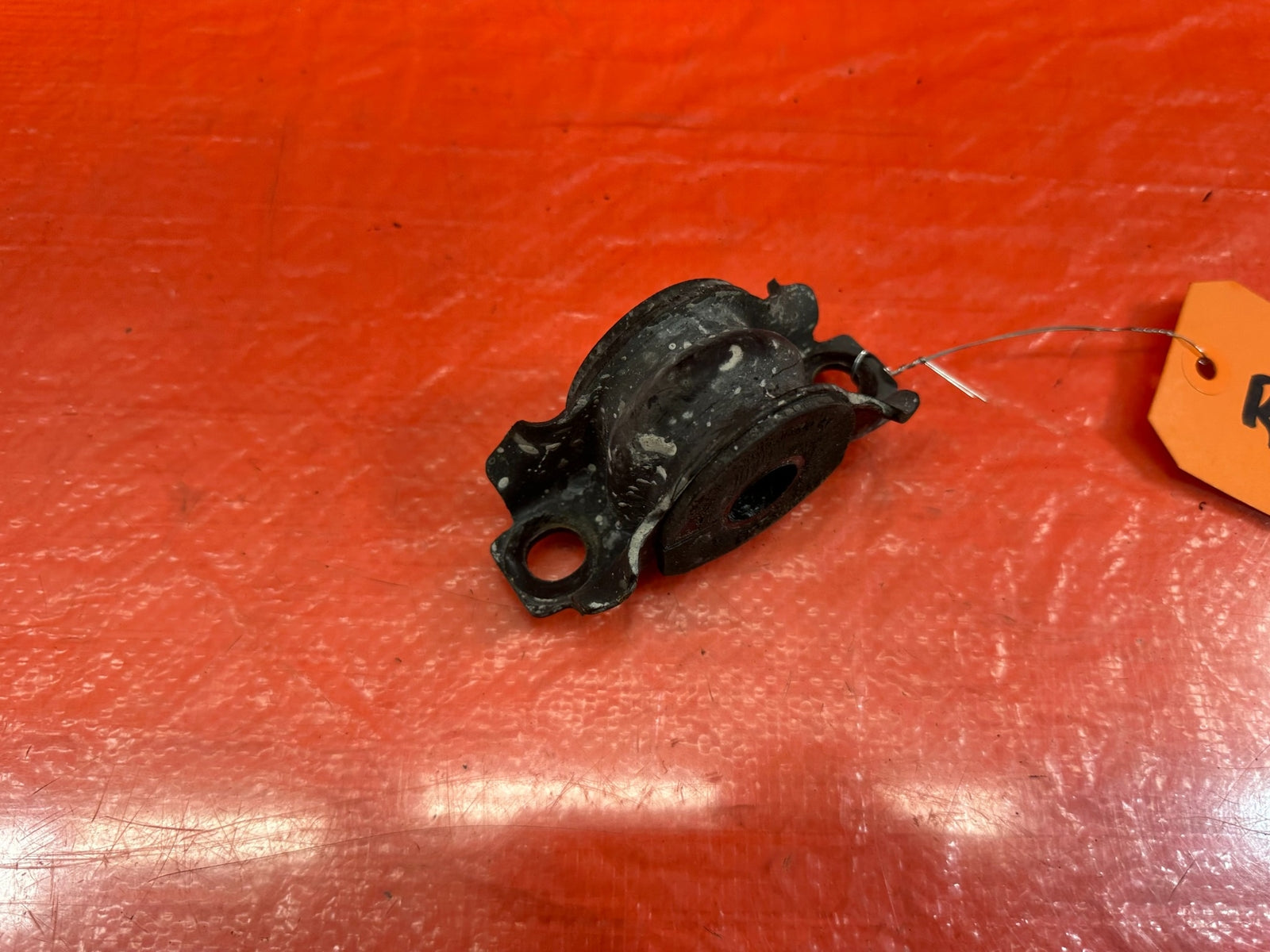 07 13 INFINITI G35 G37 SEDAN   AWD   REAR SWAY BAR BRACKET   OEM FACTORY #1925