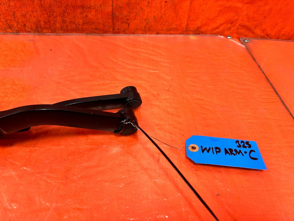 13 16 HYUNDAI GENESIS COUPE   LEFT & RIGHT WINDSHIELD WIPER ARMS   OEM 3251
