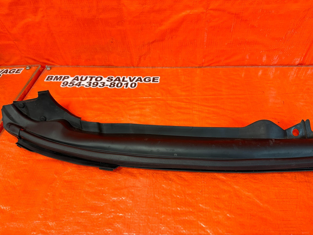 08 15 INFINITI G37 & Q60 COUPE DRIVER LEFT FRONT   FENDER SEAL TRIM GASKET #2484