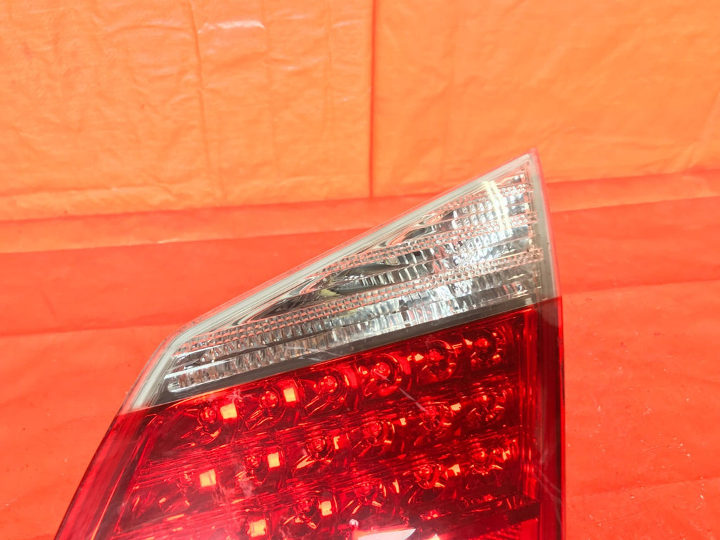 OEM 2009 2010 2011 HYUNDA GENESIS SEDAN PASSENGER RIGHT INNER TRUNK TAIL LIGHT4