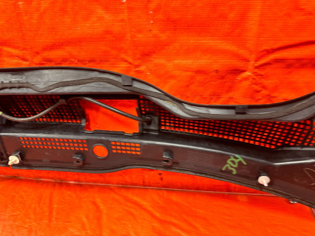 04 05 ACURA TSX   WINDSHIELD WIPER COWL TRIM PLASTIC   OEM FACTORY #3048