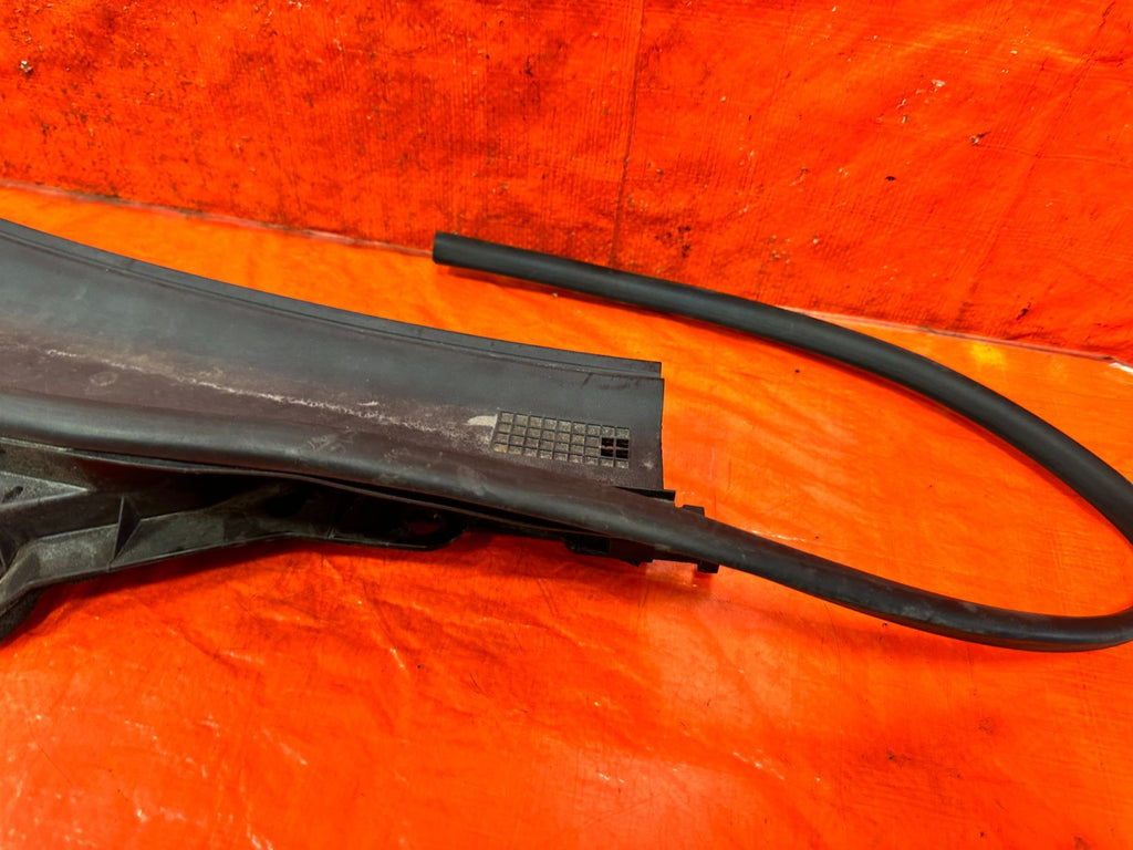 14 20 INFINITI Q50 Q60   RIGHT   WINDSHIELD WIPER COWL TRIM PLASTIC   OEM #3163