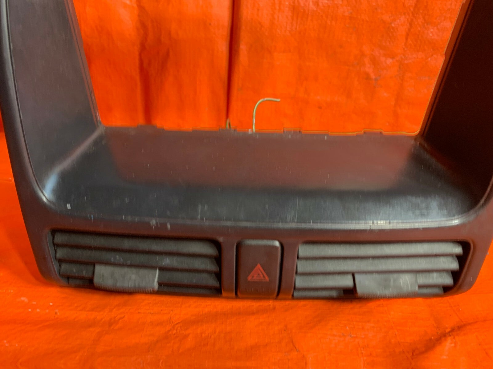 OEM 2004 04 HONDA CR V CRV 4WD   DASHBOARD AC VENT HAZARD CENTER CONSOLE2