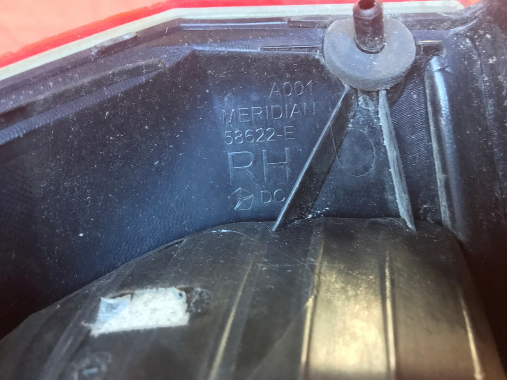 OEM 2005 2006 2007 CHRYSLER 300   TOURING MODEL   PASSENGER RIGHT TAIL LIGHT 7