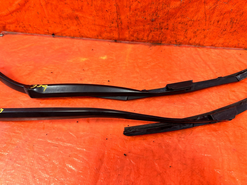 09 15 INFINITI G37 CONVERTIBLE   LEFT & RIGHT WINDSHIELD WIPER ARMS   OEM #3295