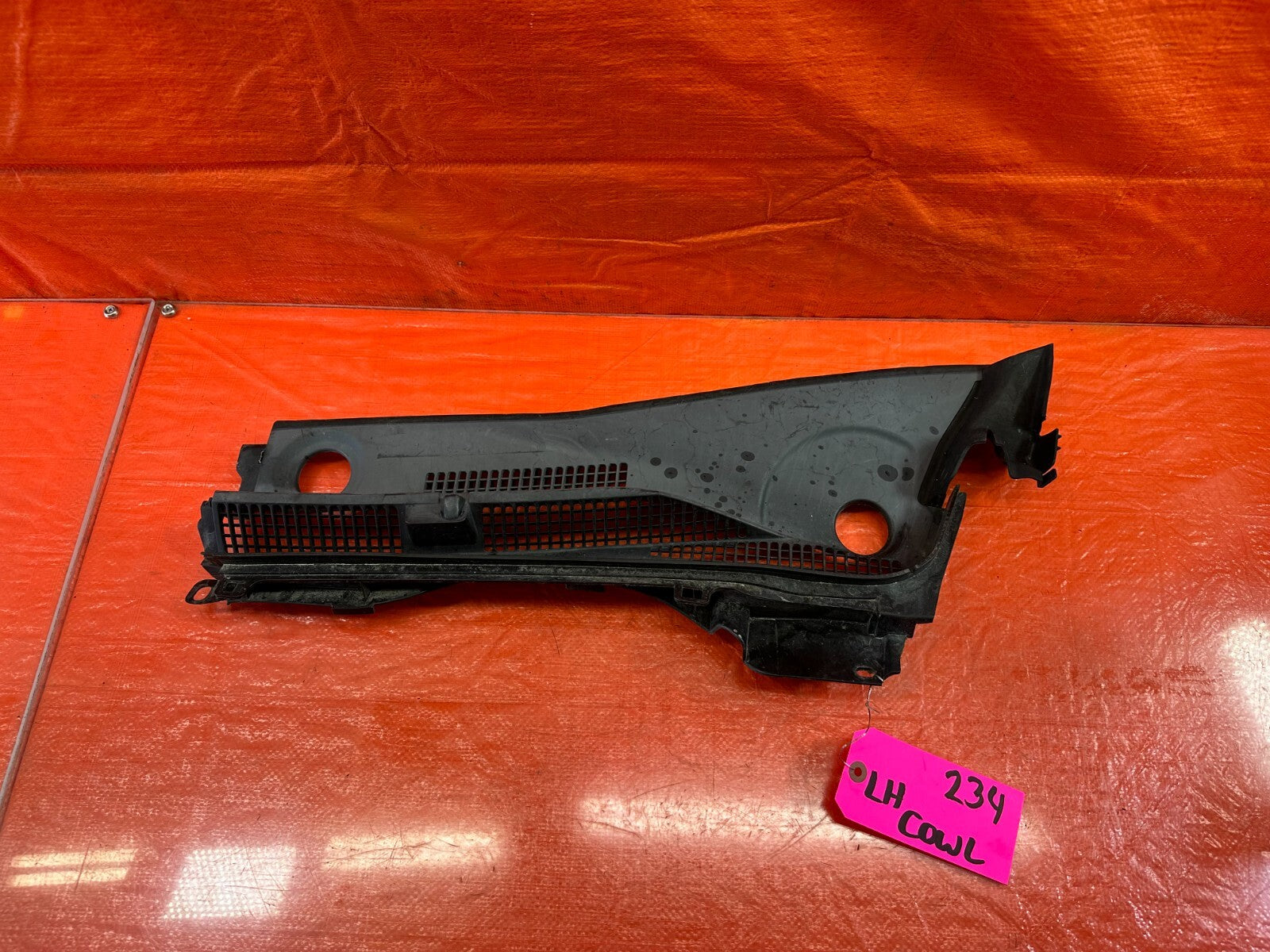 04 08 ACURA TL   WINDSHIELD WIPER COWL OUTER TRIM   DRVIER LEFT SIDE   OEM #2341