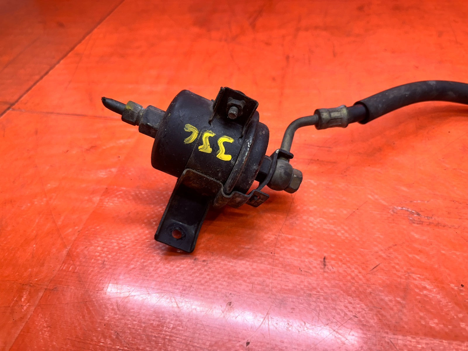 97 01 HONDA PRELUDE 2.2L FUEL FILTER HOUSING BRACKET FEED LINE HOSE OEM #3365