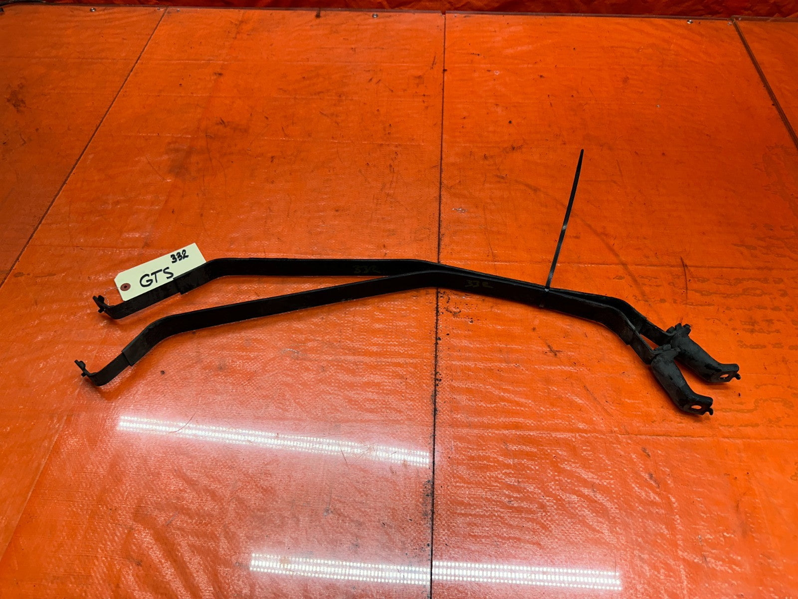 92 96 HONDA PRELUDE METAL FUEL GAS TANK STRAPS  LEFT RIGHT OEM #3320