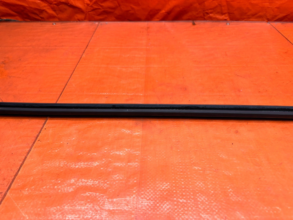 94 01 ACURA INTEGRA COUPE LEFT DRIVER DOOR UPPER GLASS WEATHERSTRIP OEM #33114