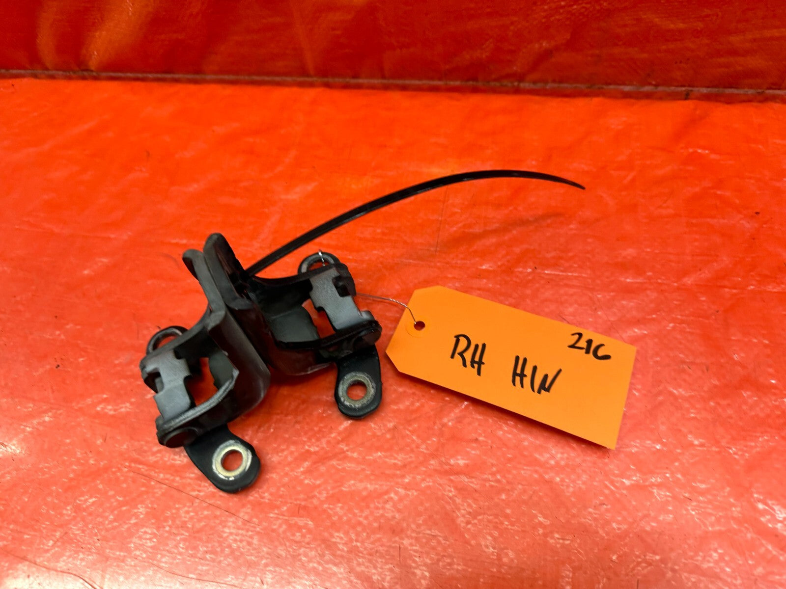 02 05 HONDA CIVIC SI EP3 HATCHBACK DOOR HINGE SET UPPER & LOWER   LEFT   OEM 2165