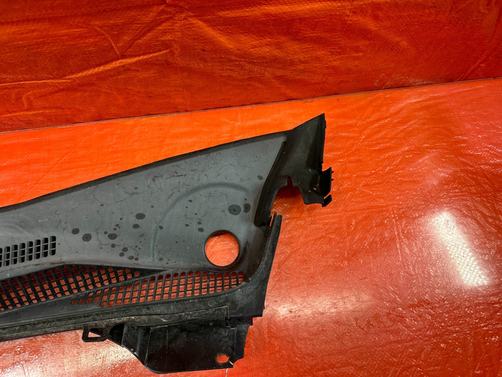 04 08 ACURA TL   WINDSHIELD WIPER COWL OUTER TRIM   DRVIER LEFT SIDE   OEM #2344