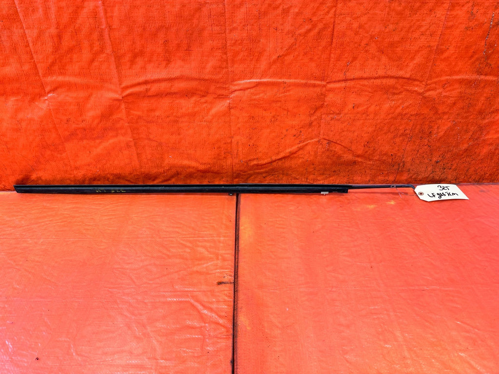 90 91 HONDA CIVIC HATCHBACK   DRIVER LEFT EXTERIOR WINDOW GLASS TRIM   OEM 3256