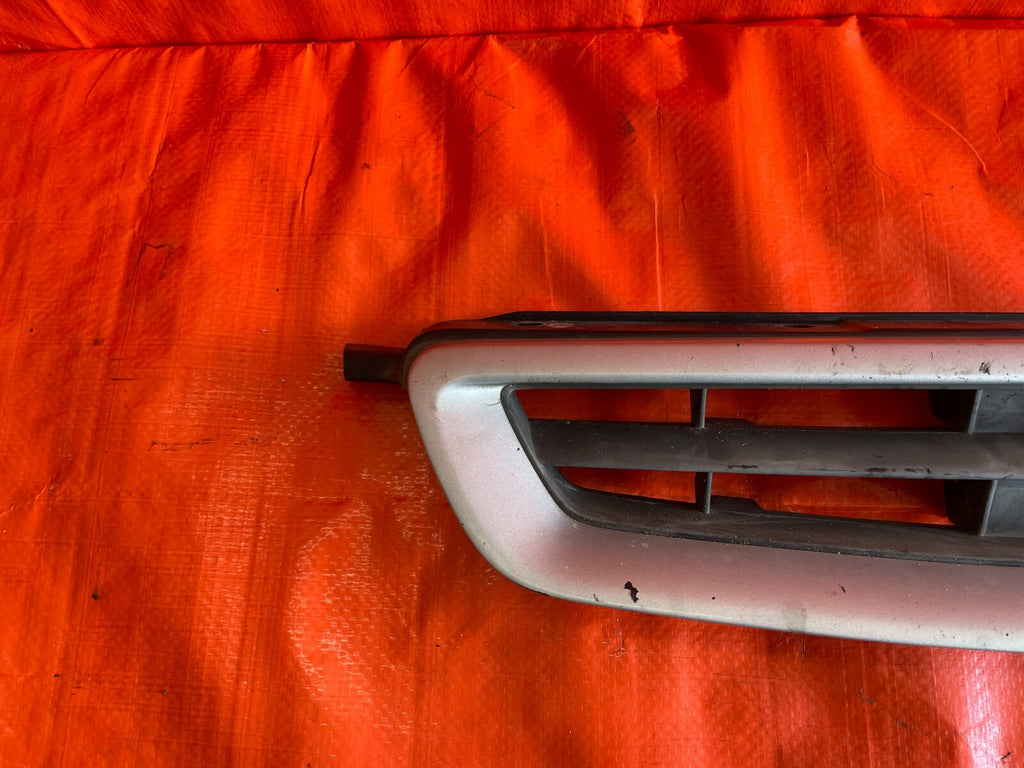 96 00 HONDA CIVIC   2D COUPE   FRONT GRILLE   VOGUE SILVER METALLIC COLOR   OEM9