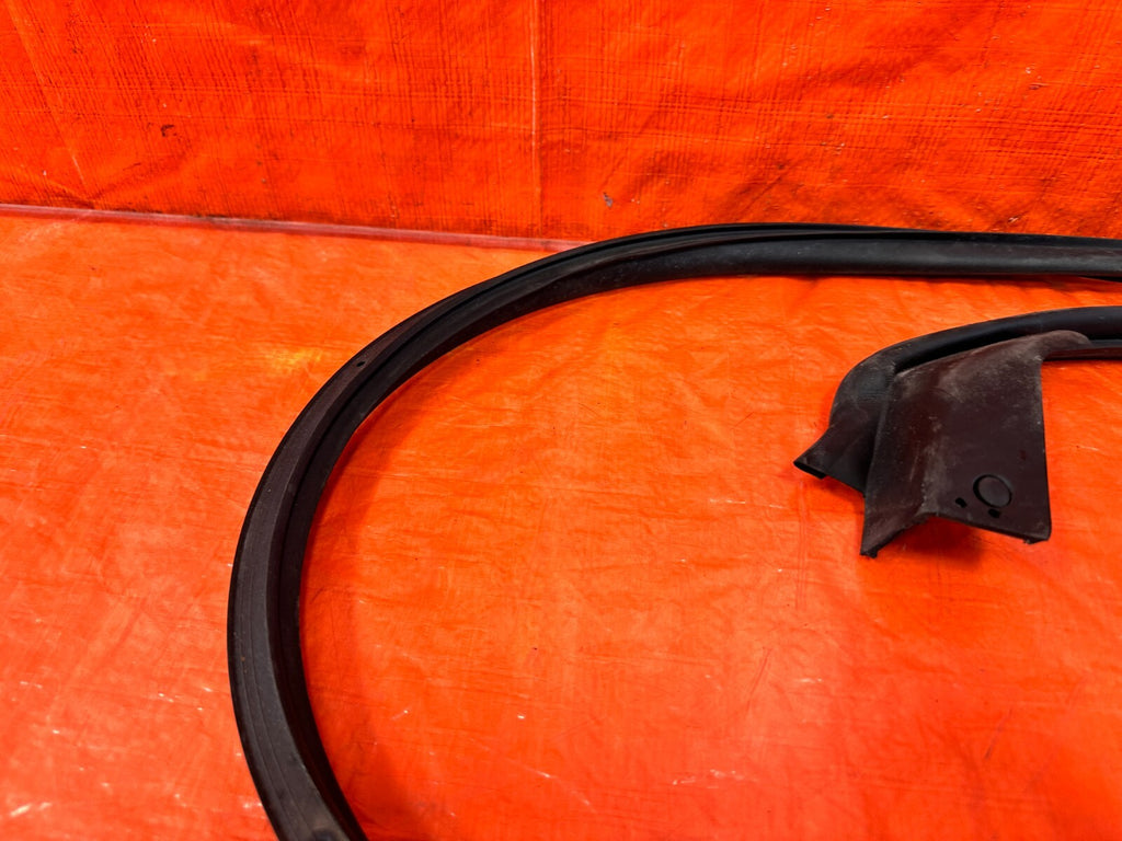13 20 SUBARU BRZ   DRIVER LEFT DLOWER DOOR WEATHER STRIP RUBBER SEAL   OEM #2924