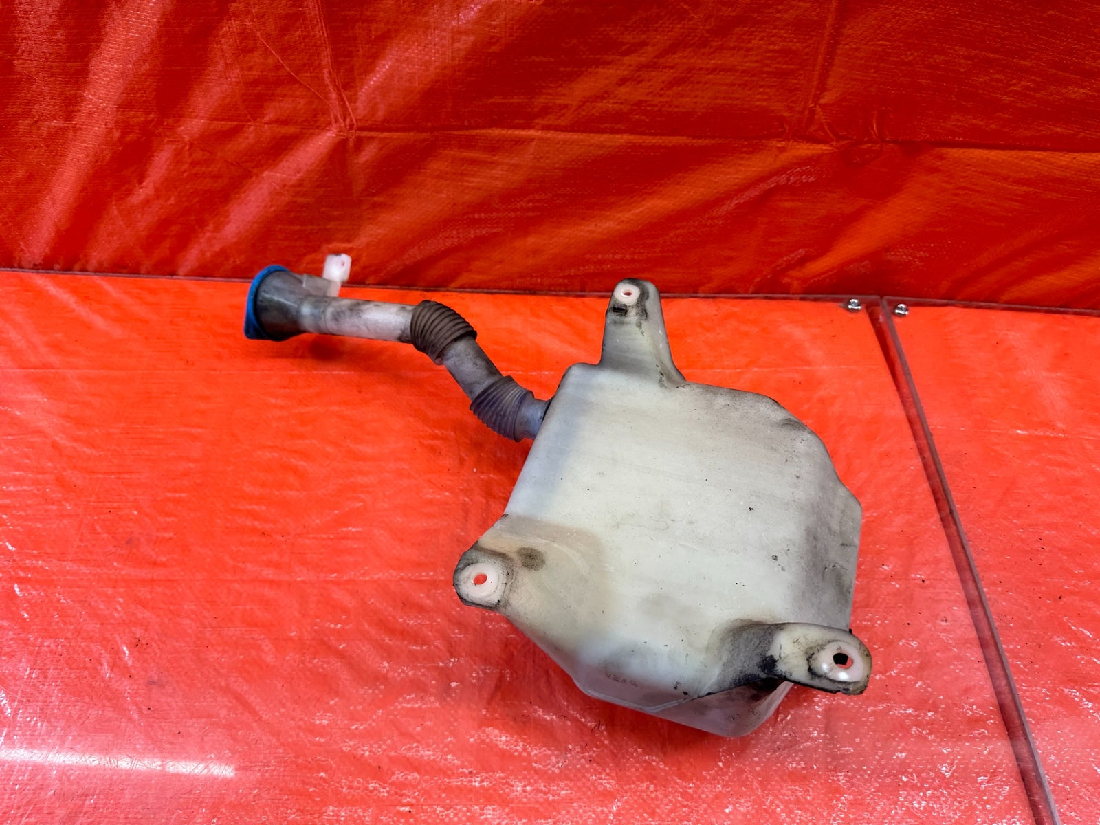04 08 ACURA TSX   WINDSHIELD WIPER RESERVOIR TANK W/ MOTOR   OEM FACTORY #19612