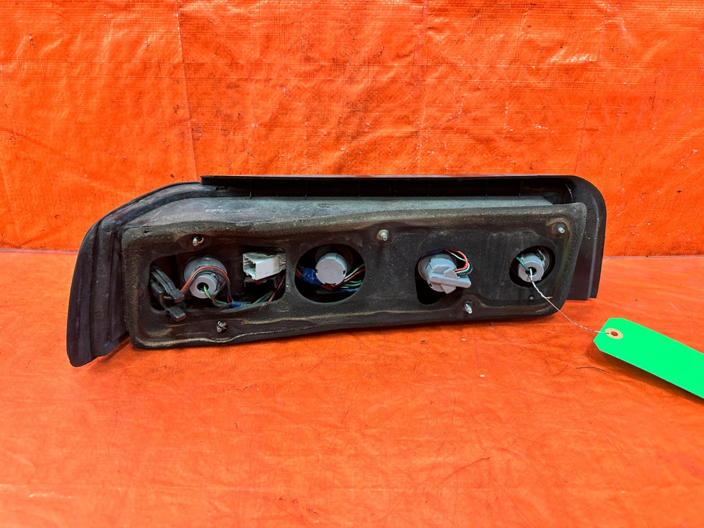 90 91 HONDA CIVIC HATCHBACK   PASSENGER RIGHT TAIL LIGHT TAIL LAMP   OEM #3175