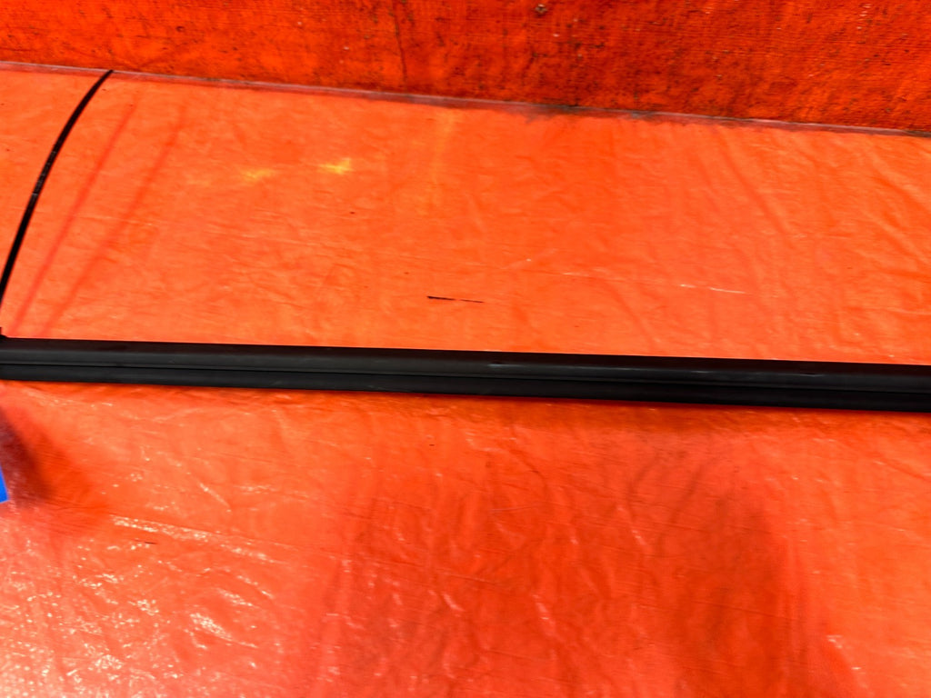 08 15 INFINITI G37 & Q60 COUPE   DRIVER LEFT EXTERIOR WINDOW GLASS TRIM   OEM 327
