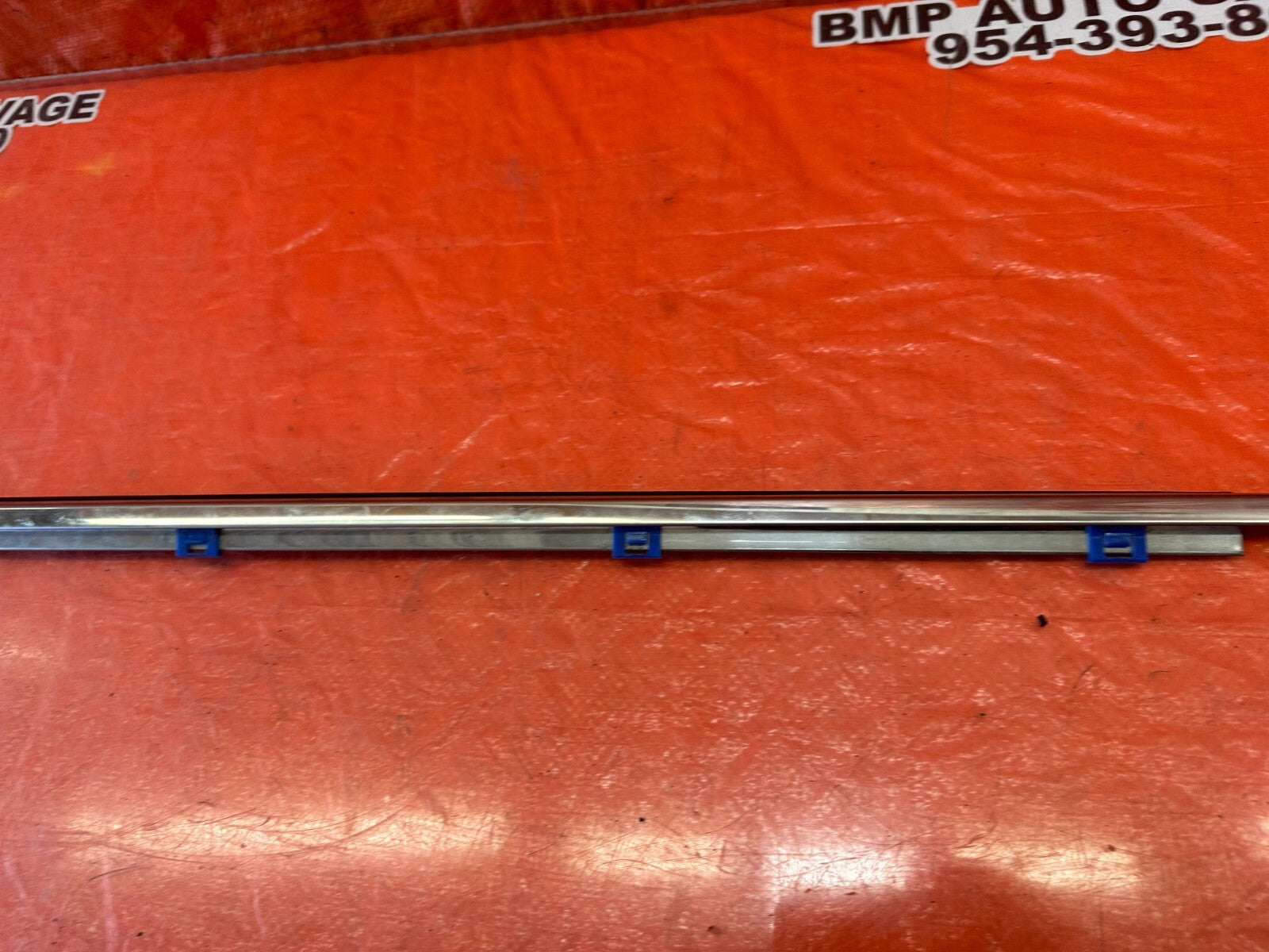 07 09 LEXUS ES350   DRIVER FRONT EXTERIOR WINDOW GLASS TRIM   OEM FACTORY #2445