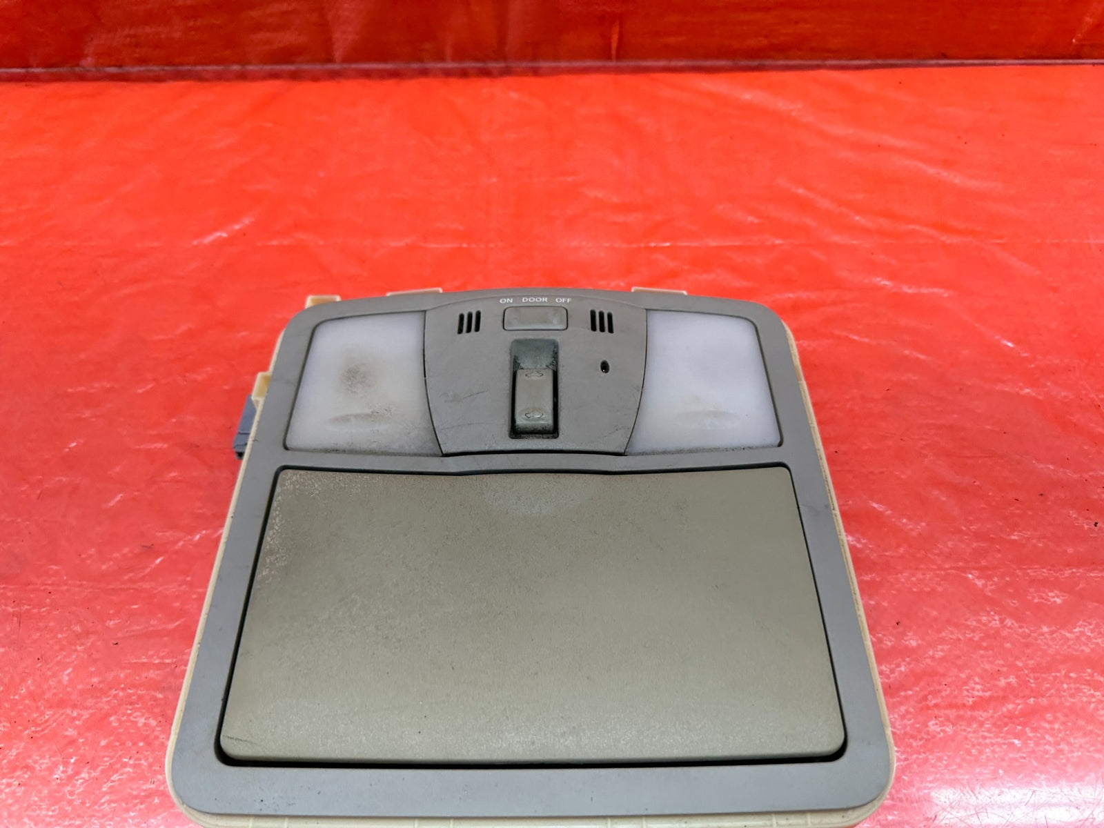 08 13 INFINITI G37 COUPE 2D   FRONT   DOME MAP READING LIGHT LAMP GRAY OEM #1906