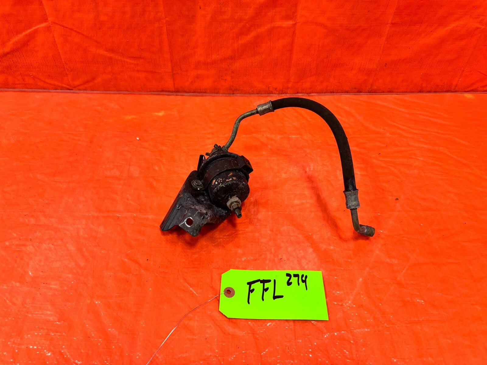 94 01 ACURA INTEGRA   FUEL FILTER MOUNTING BRACKET W/ FILTER   OEM FACTORY 2740