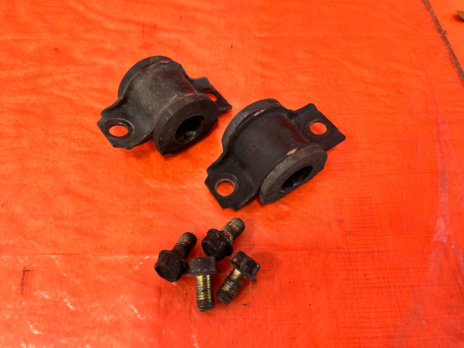 02 06 ACURA RSX TYPE S   FRONT SWAY BAR MOUNTING BRACKET & BUSHING SET OEM #3150