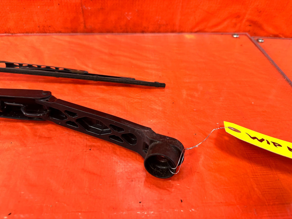 13 24 SUBARU BRZ   LEFT & RIGHT WINDSHIELD WIPER ARMS   OEM FACTORY #2939