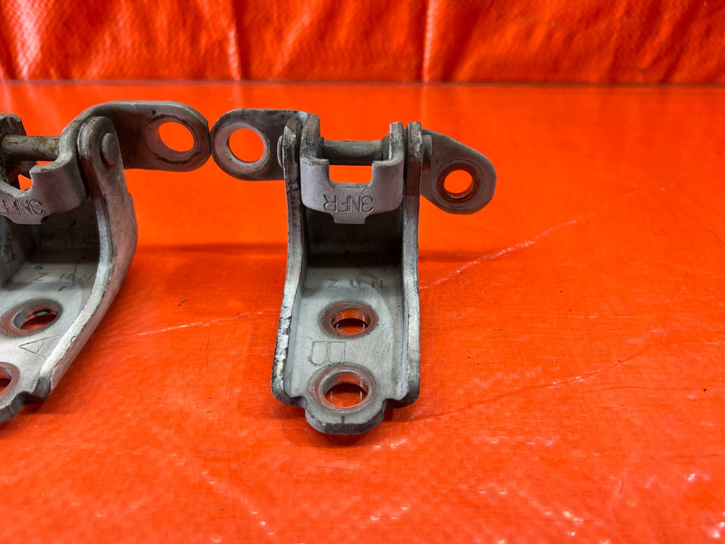 02 06 ACURA RSX   PASSENGER RIGHT FRONT DOOR HINGE SET UPPER LOWER   OEM #1495