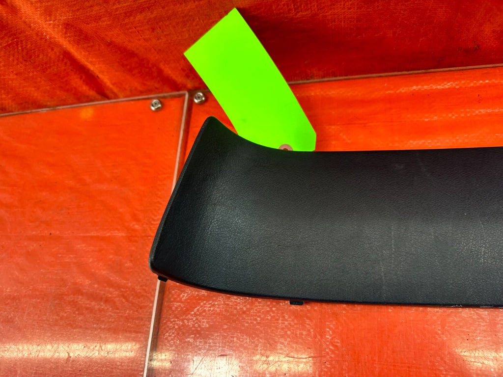88 91 HONDA CRX DX HF   PASSENGER RIGHT TAIL LIGHT LAMP COVER TRIM   OEM #2433