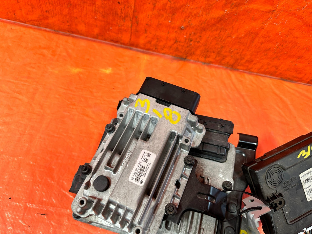 14 16 HYUNDAI GENESIS COUPE 3.8L   AUTOMATIC ECU W/ KEY BCM TCM   100% COMPLETE2