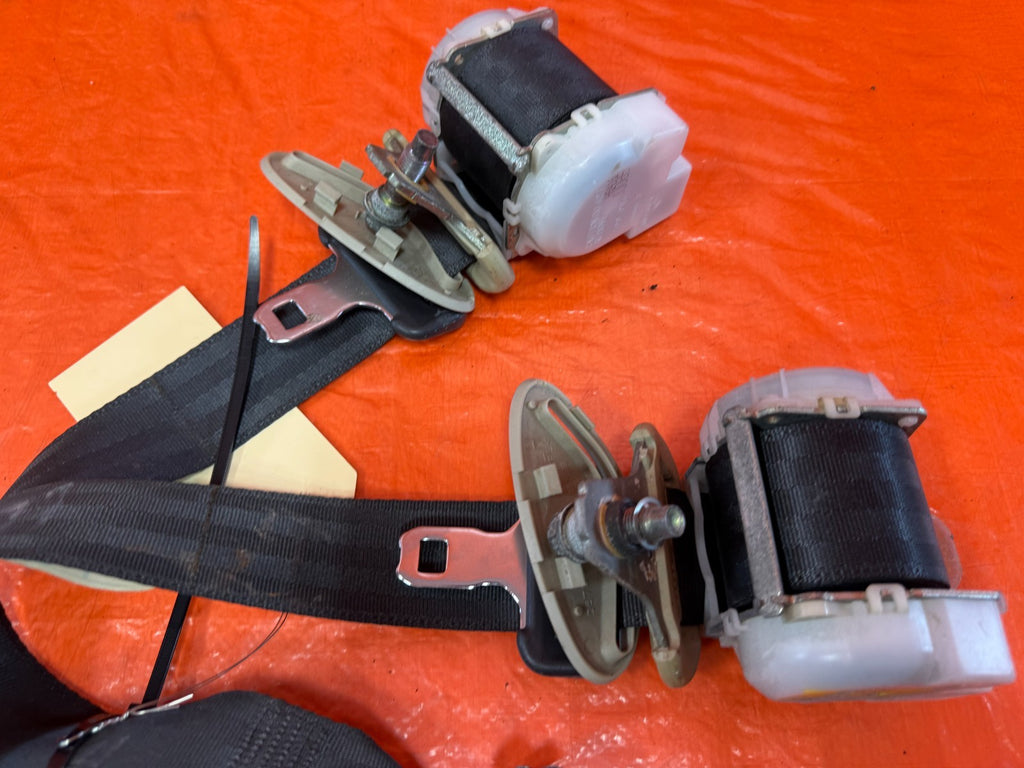 08 15 INFINITI G37 & Q60    2D COUPE   LEFT & RIGHT REAR SEAT BELTS   OEM #3285