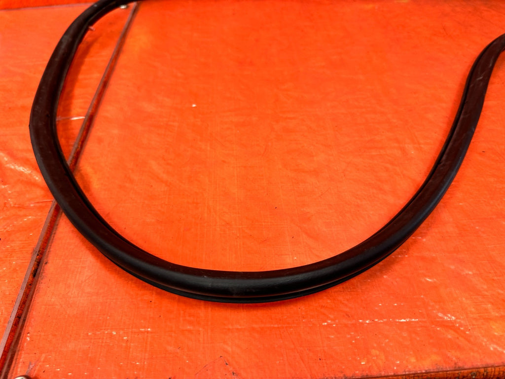 03 05 LANCER EVOLUTION EVO VIII IX 8 9   RIGHT REAR DOOR WEATHER STRIP OEM EV97