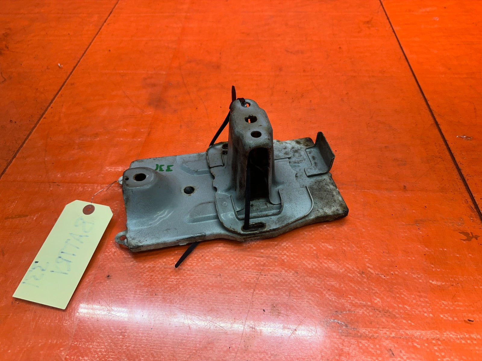 94 01 ACURA INTEGRA BATTERY TRAY BASE HOLD DOWN BRACKET OEM #3315