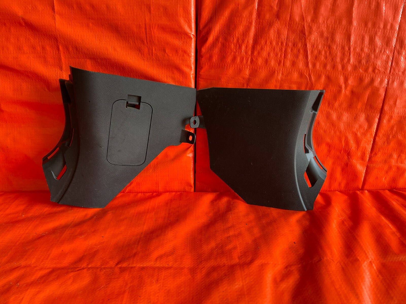 08 13 INFINITI G37 2D COUPE   INTERIOR KICK PANEL SET   LEFT RIGHT TRIM   OEM OE0