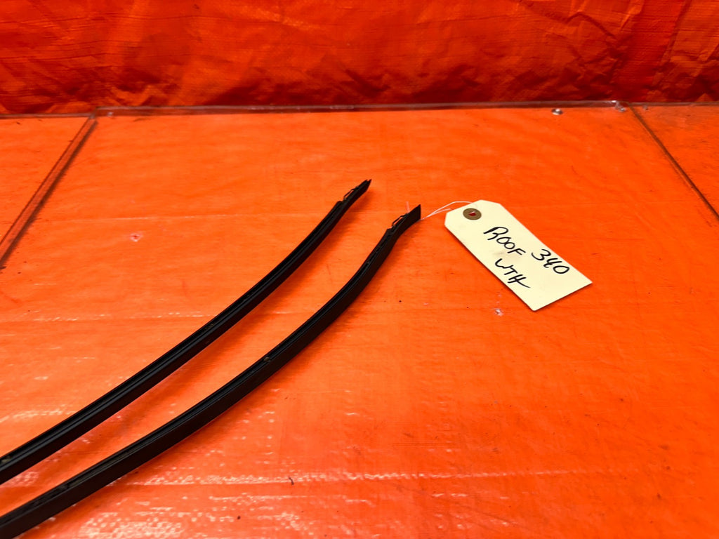 94-01 ACURA INTEGRA 4D SEDAN ROOF TOP MOUNTED WEATHERSTRIP SEALS PAIR OEM #3405