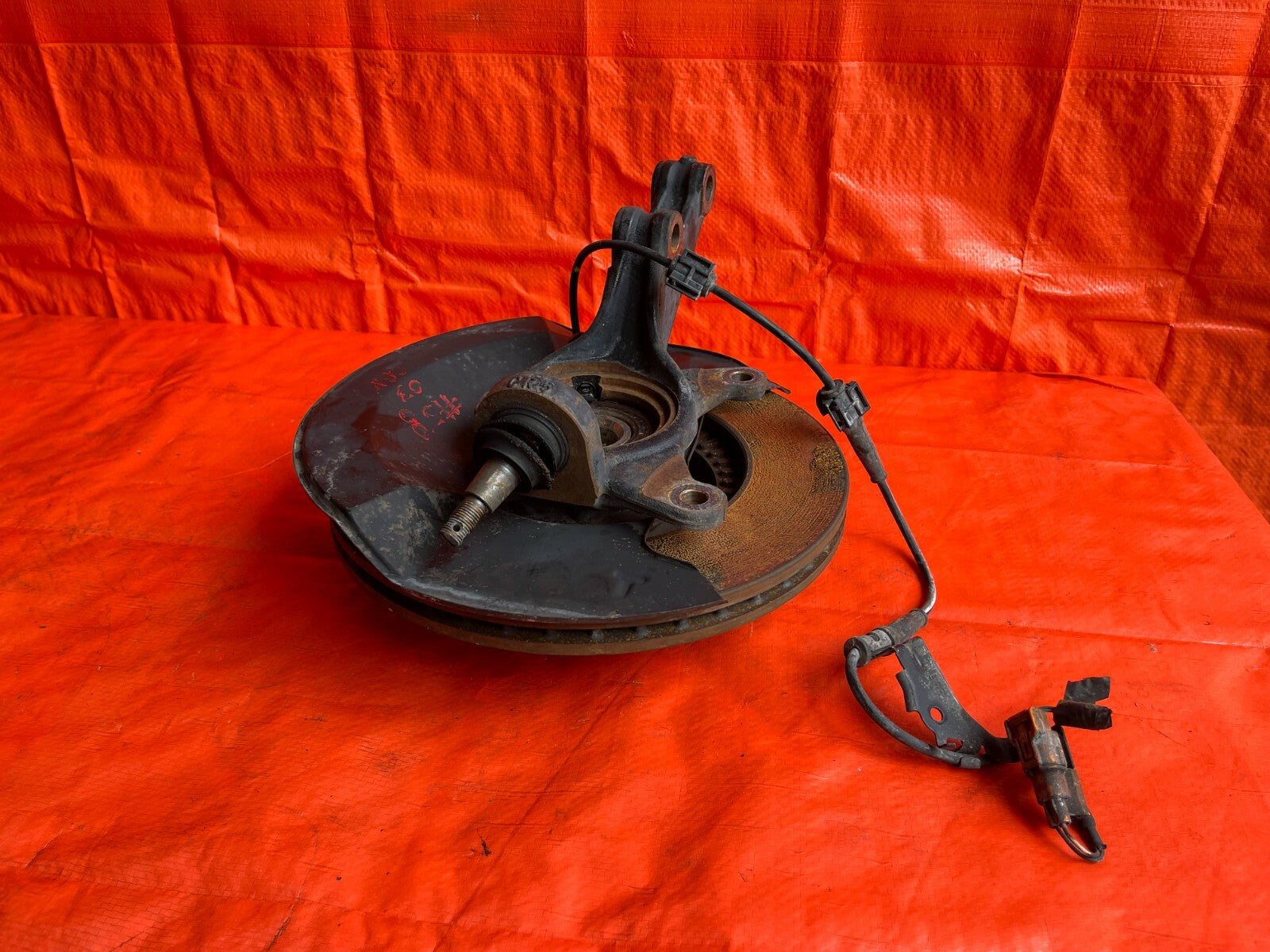 02 04 HONDA CR V CRV   4WD ONLY   PASSENGER RIGHT FRONT SPINDLE KNUCKLE HUB OE7