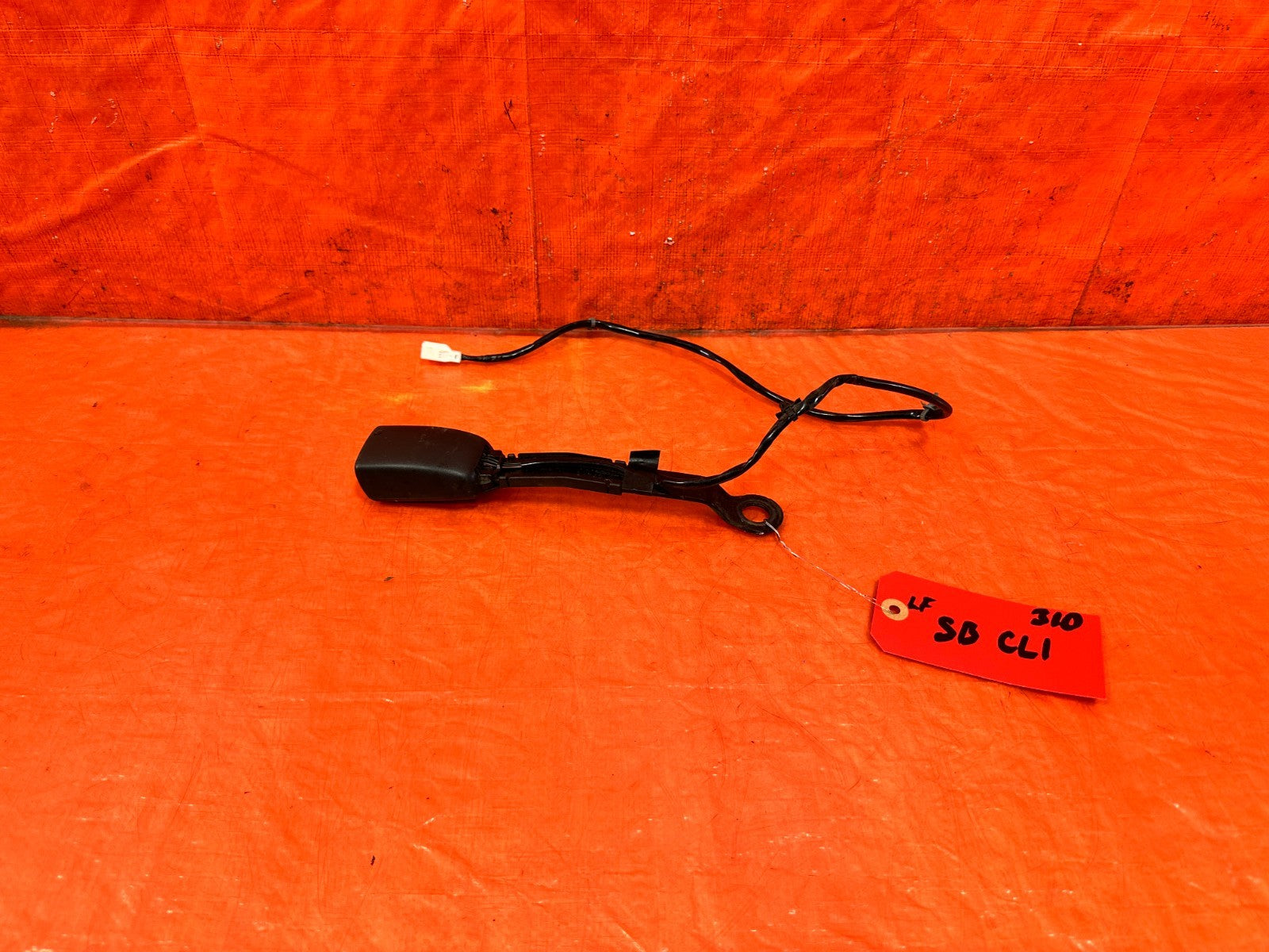 09 15 INFINITI G37 CONVERTIBLE   DRIVER LEFT FRONT SEAT BELT CLIP BUCKLE OEM 3100