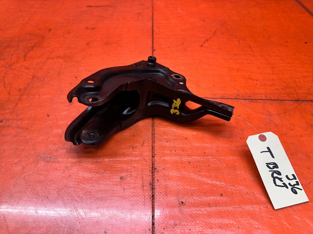 97 01 HONDA PRELUDE 2.2L MT MANUAL REAR ENGINE TRANSMISSION T BRACKET MOUNT #3364