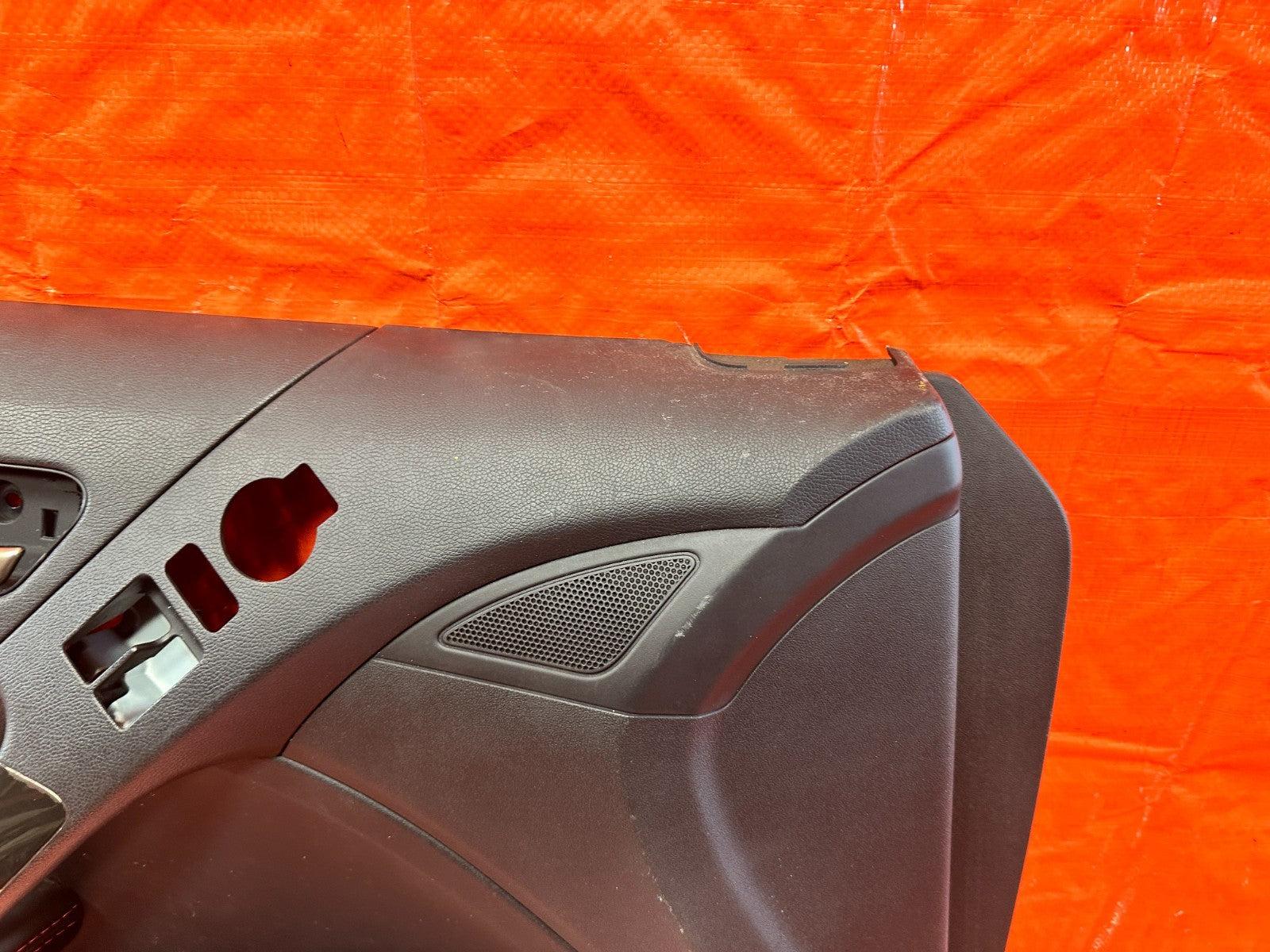 13 16 HYUNDAI GENESIS COUPE   R SPEC   LEFT AND RIGHT DOOR PANELS CARDS LINERS13