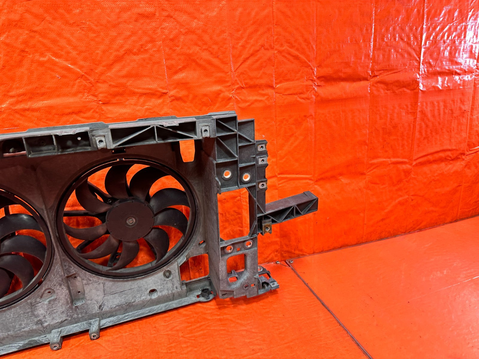 08 15 INFINITI G37 COUPE &   PLASTIC FRONT RADIAOTR SUPPORT W/ FANS   OEM 31112