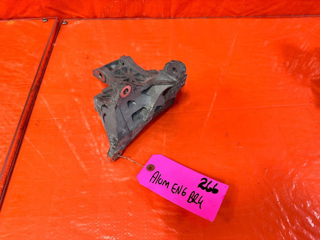 08 21 SUBARU IMPREZA WRX STI   EJ257   ALTERNATOR MOUNTING BRACKET   OEM #2665