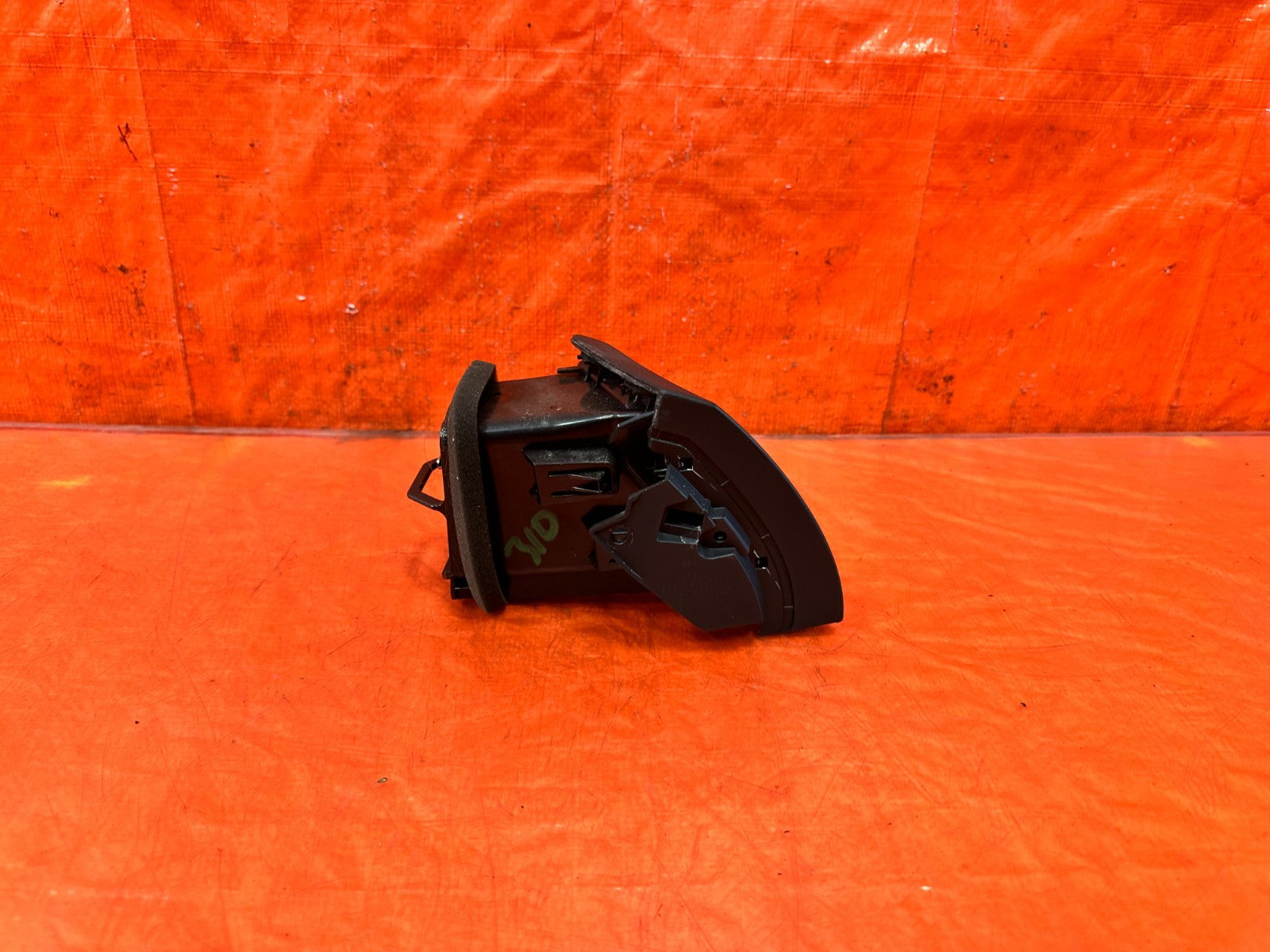 09 15 INFINITI G37 CONVERTIBLE   DRIVER LEFT AC AIR CONDITIONING VENT L LH   OEM2