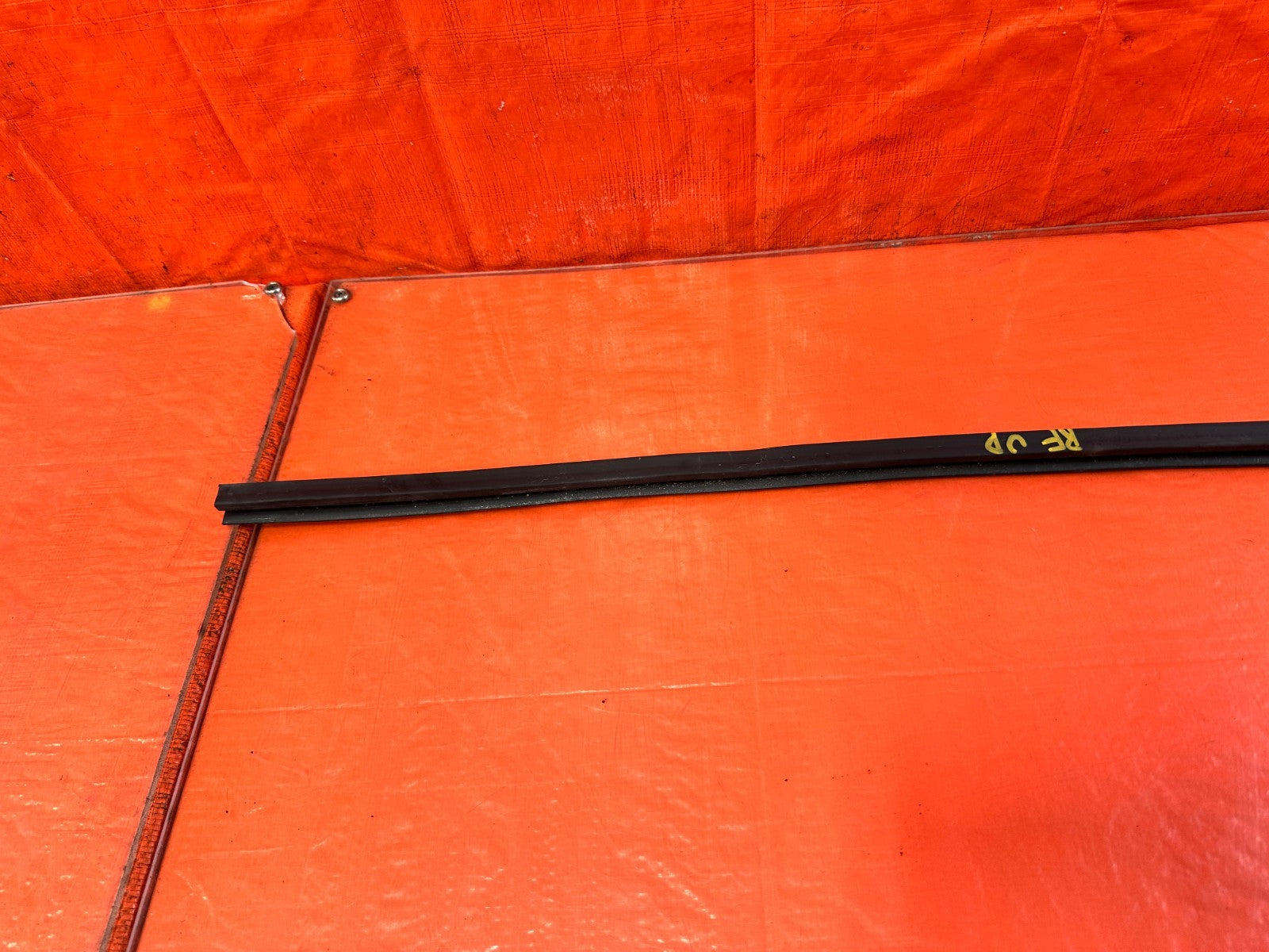 10 16 HYUNDAI GENESIS COUPE RIGHT UPPER DOOR MOUNTED WEATHER STRIP BY THE GLASS4