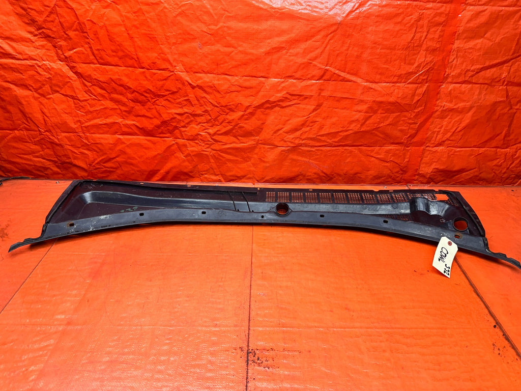 92 96 HONDA PRELUDE FRONT WINDSHIELD WIPER COWL OEM #3328