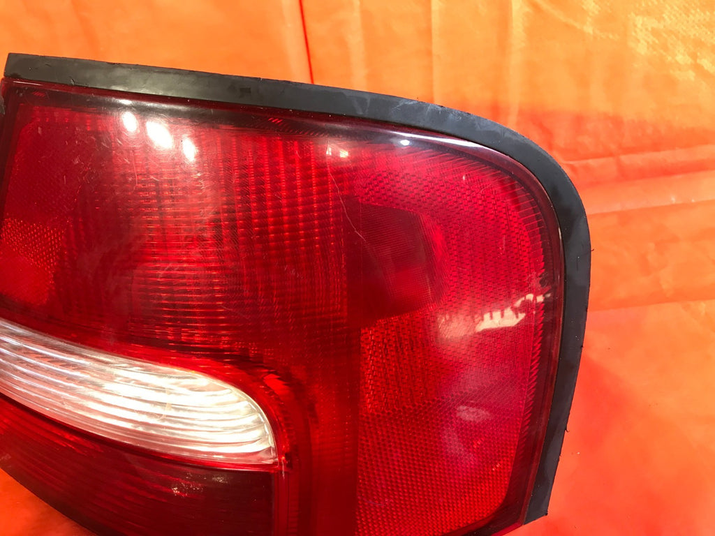 OEM 2001 01 NISSAN ALTIMA PASSENGER RIGHT TAIL LIGHT LAMP R RH   ALL RED MODEL3