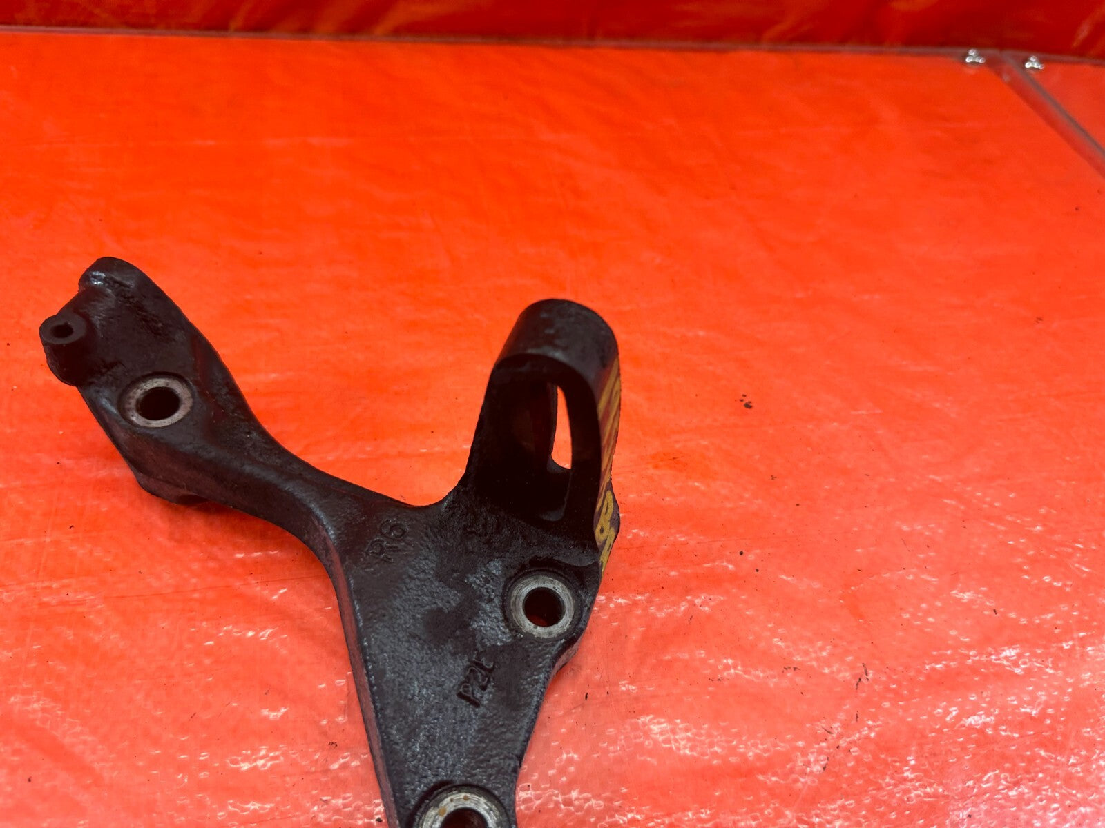 96 00 HONDA CIVIC EX DX LX CX HX GX POWER STEERING PUMP MOUNTING BRACKET OEM 1953